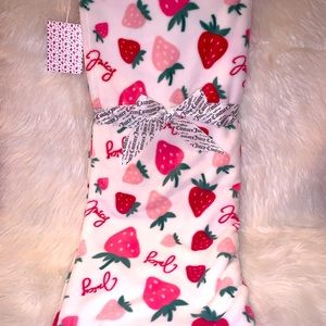 NEW!! JUICY COUTURE VIRAL STRAWBERRY BLANKET (HTF SHIPS FAST !!)